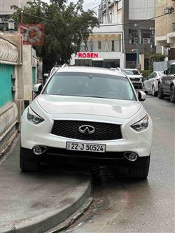 Infiniti QX70